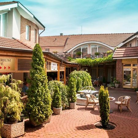Hotel Banderium Komarno Exterior photo