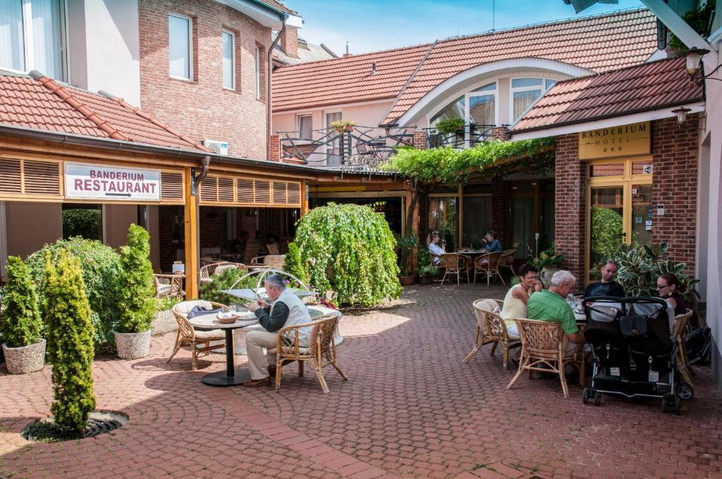 Hotel Banderium Komarno Exterior photo